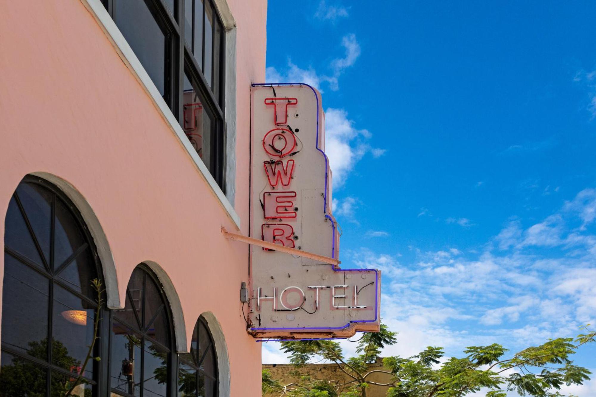 Roami At Tower Hotel - Calle Ocho Miami Extérieur photo