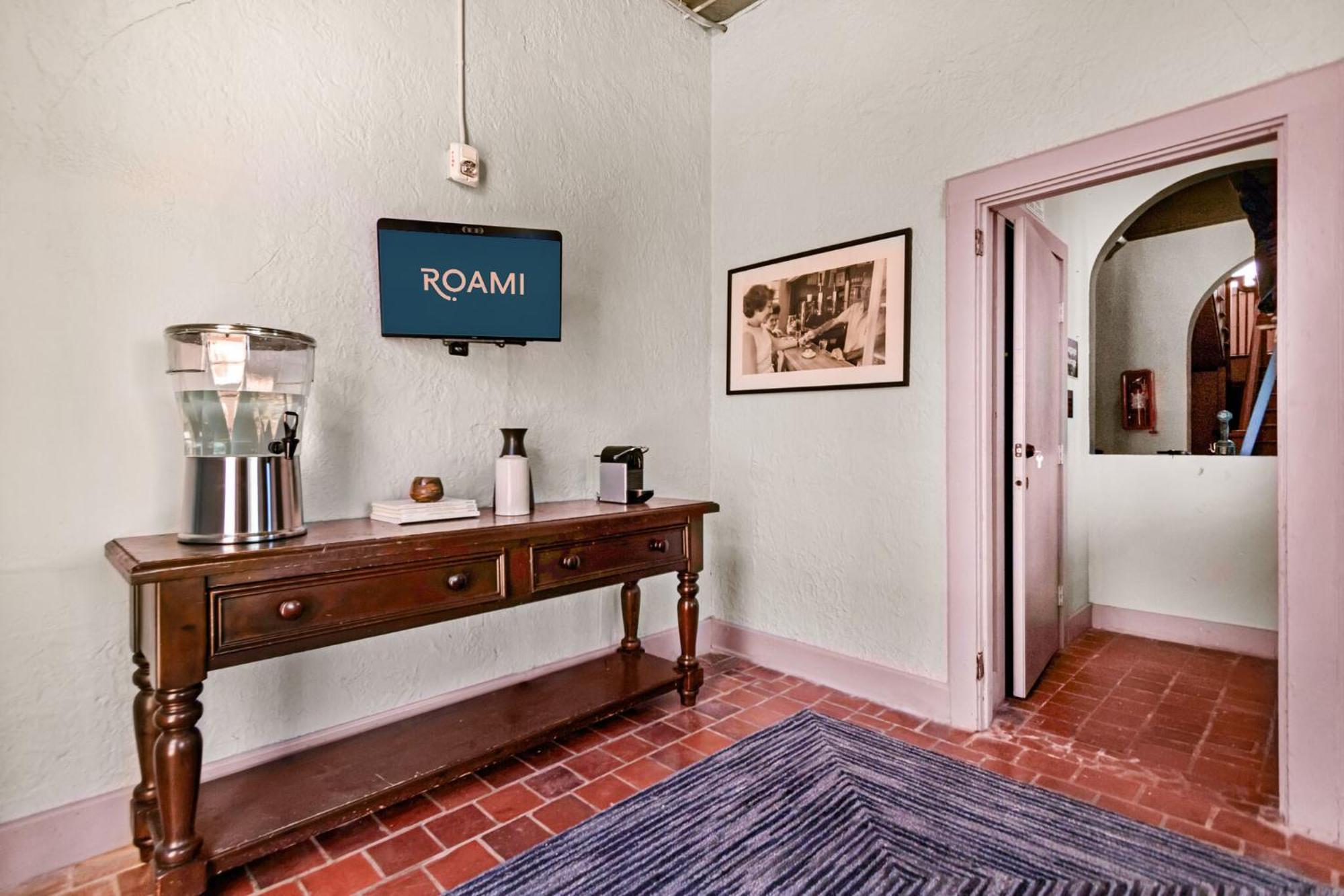 Roami At Tower Hotel - Calle Ocho Miami Extérieur photo