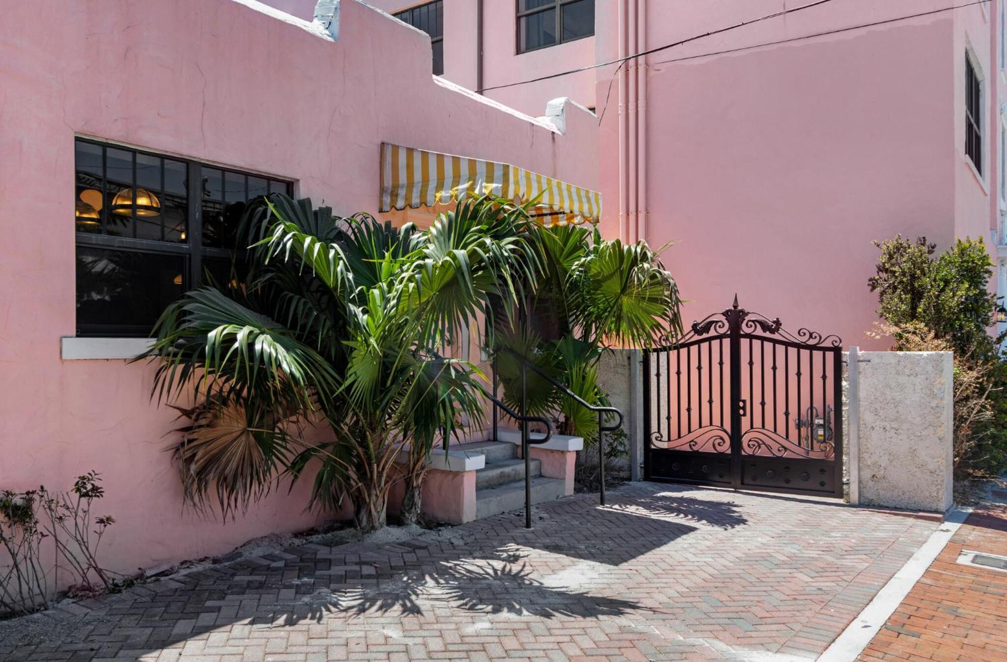 Roami At Tower Hotel - Calle Ocho Miami Extérieur photo