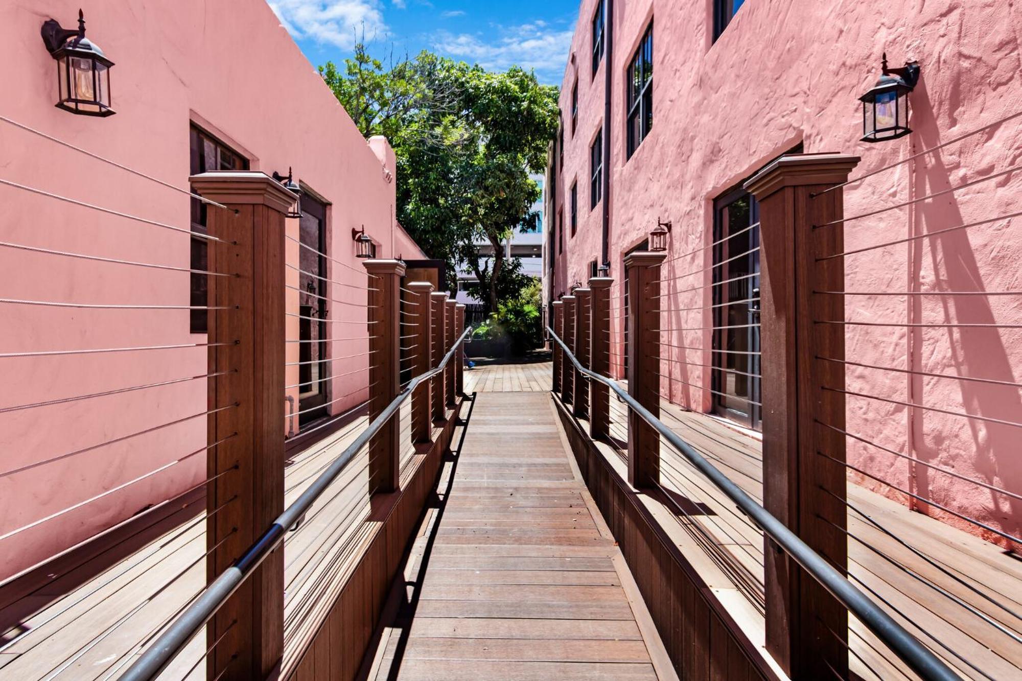 Roami At Tower Hotel - Calle Ocho Miami Extérieur photo